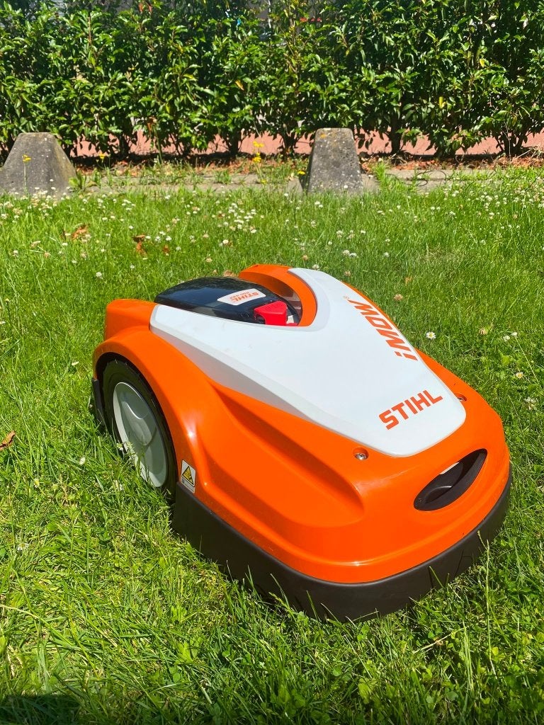 Zeer nette Stihl robotmaaier RMI 422.0, Tuin en Terras, Grasmaaiers, Ophalen, Zo goed als nieuw, Minder dan 30 cm