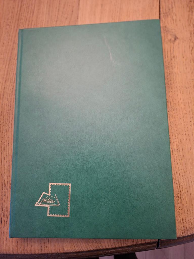 Postzegelalbum met postzegels, Postzegels en Munten, Postzegels | Volle albums en Verzamelingen, Ophalen of Verzenden, Buitenland