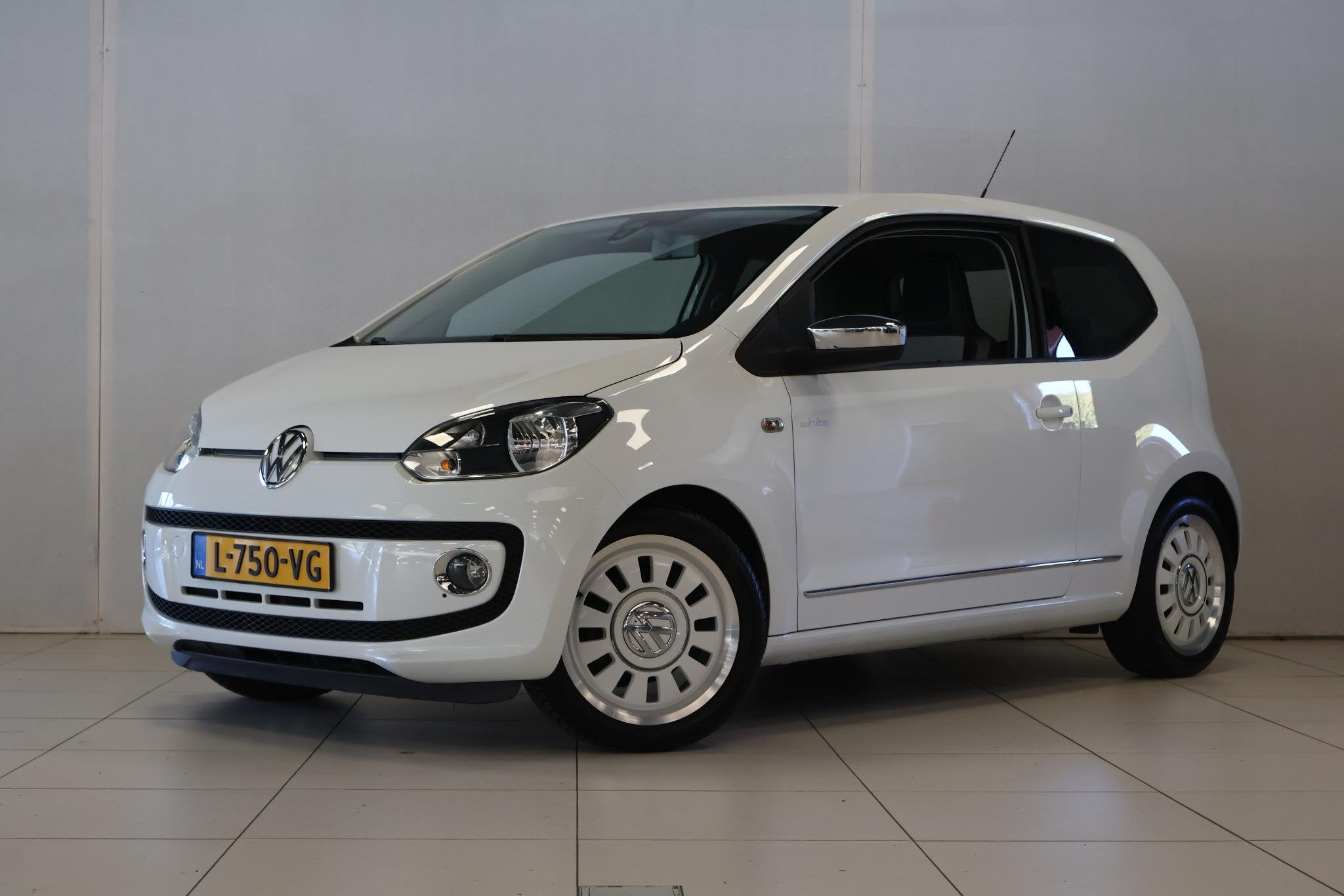 Volkswagen Up! 1.0 high up! WHITE, Auto's, Euro 5, Stof, Gebruikt, Met garantie (alle)