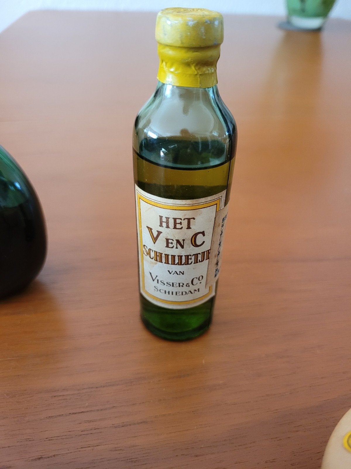kleine fles wijn drank vintage model flesje mandje wijnfles, Verzamelen, Gebruikt, Ophalen of Verzenden, Vol, Overige typen