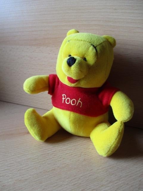 Disney Winnie de Poeh beany  zittend  14cm  Nestle, Verzamelen, Ophalen of Verzenden, Overige figuren, Zo goed als nieuw, Beeldje of Figuurtje