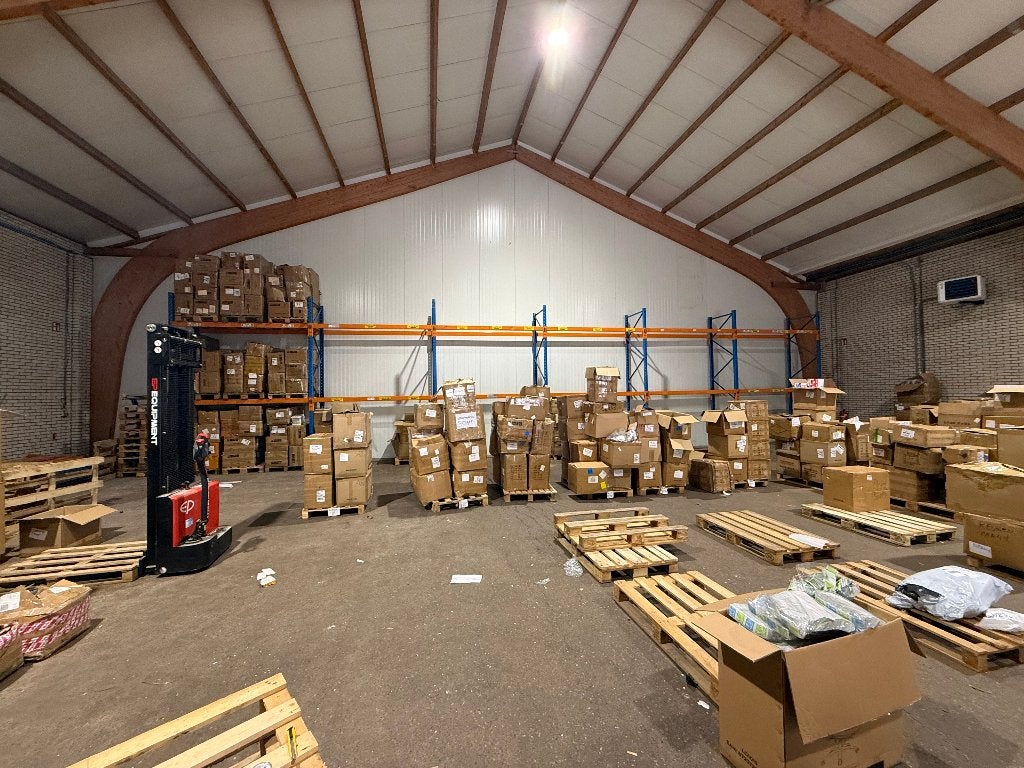 Complete zware palletstelling – 9 jukken / 28 liggers, Ophalen