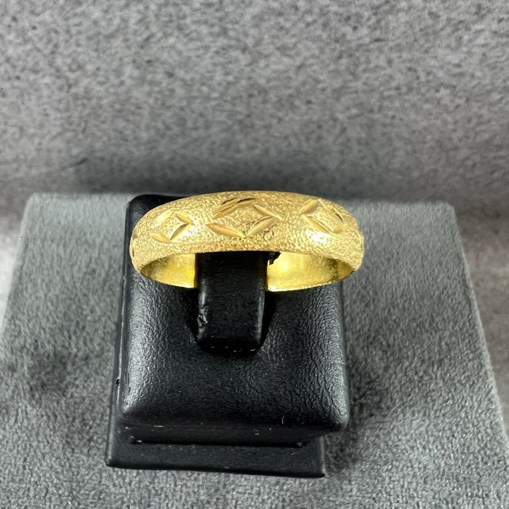 Gouden Ring | 21k | 5,13g | bandring bewerkt | mt20 | 417073, Gebruikt, 19 tot 20, Ophalen of Verzenden, Dame