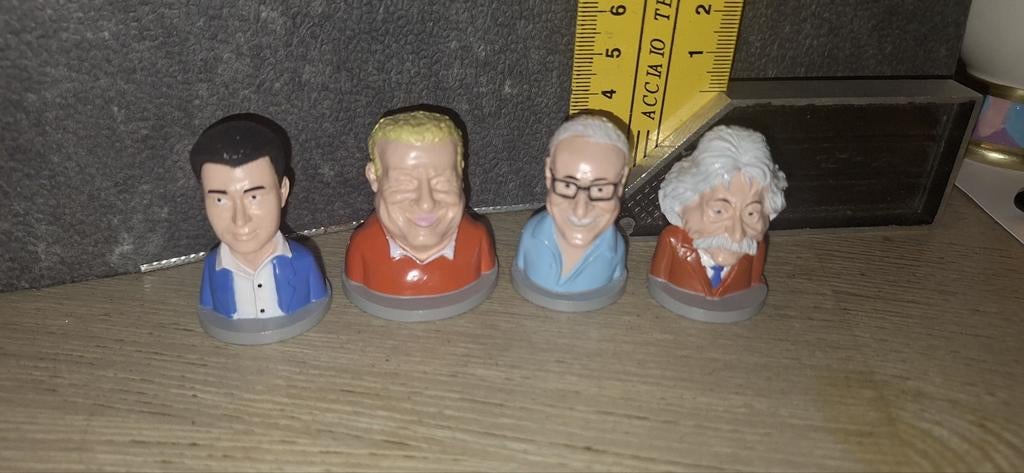 Vandaag inside poppetjes set/4 (12426), Indentity, Actiefiguur of Pop, ., Zo goed als nieuw