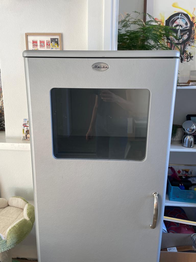 Gratis af te halen: stevige Malibu kast (60x143x43 cm), Huis en Inrichting, Kasten | Overige, Ophalen, Gebruikt