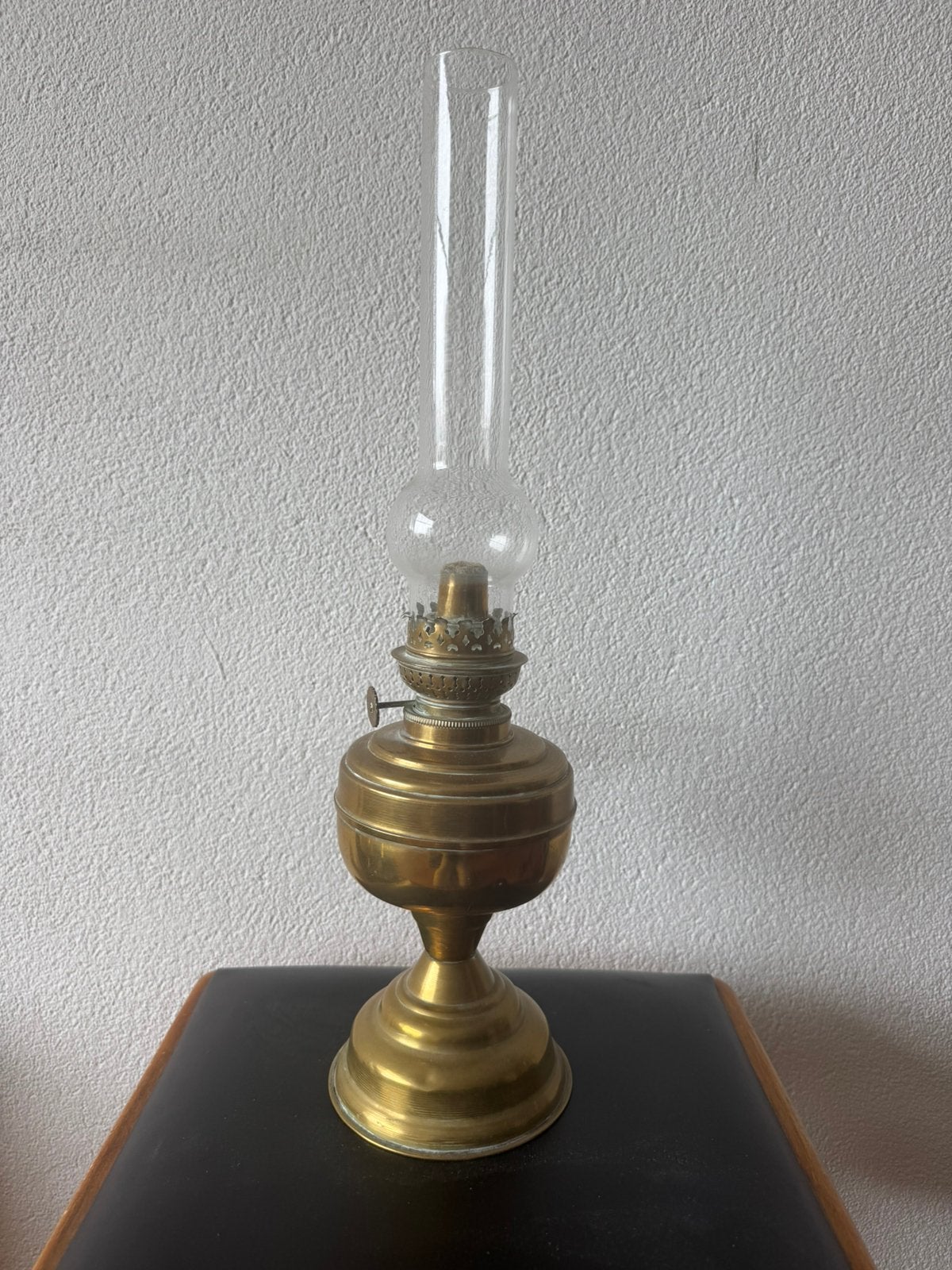 Gave Een antieke messing olielamp; petroleumlamp, Ophalen