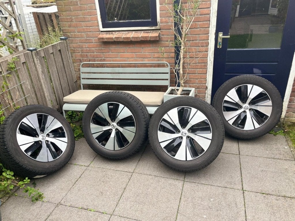Winterbanden + velgen Volvo XC40 18 inch, Ophalen, 18 inch, Gebruikt, Banden en Velgen
