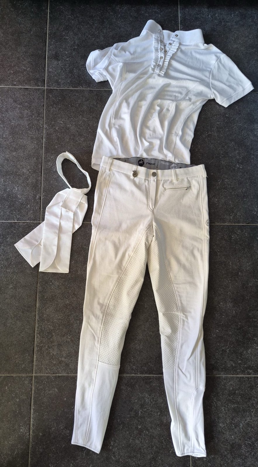 Witte wedstrijd rijbroek 40 met shirt L en plastron & speld, Ophalen, Zo goed als nieuw