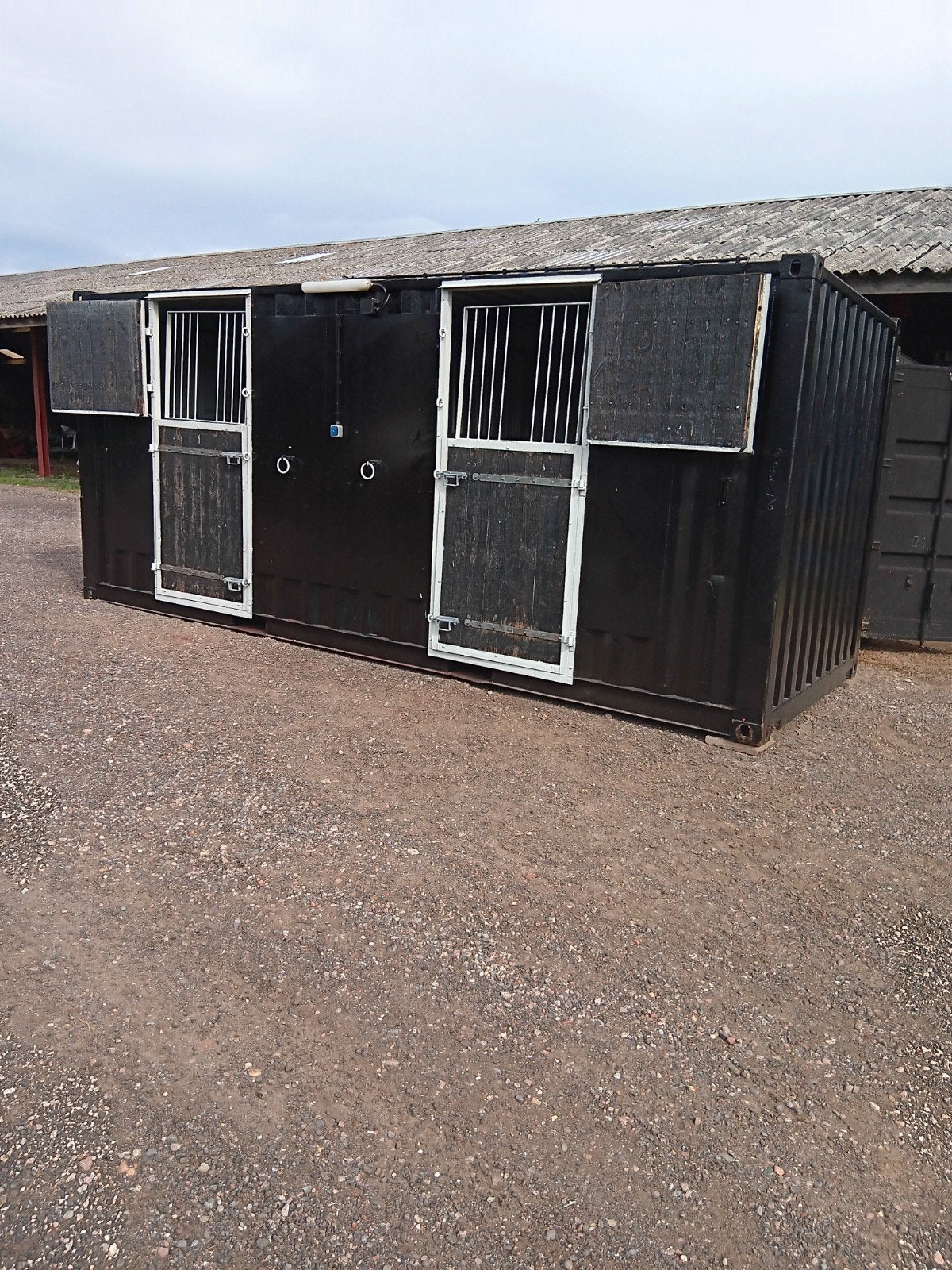 Te koop /te huur een paardenstalcontainer., Stalling, 2 of 3 paarden of pony's