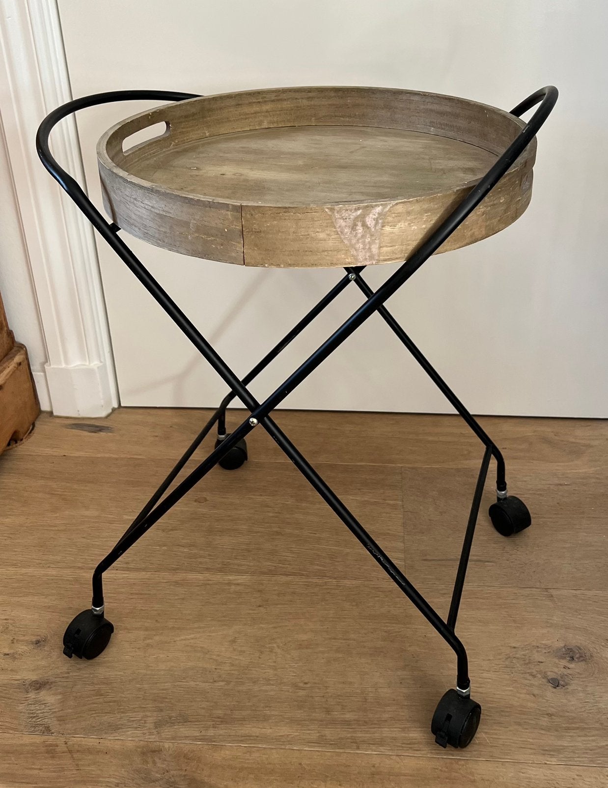 Leuk verrijdbaar karretje / tafeltje, Ophalen, Minder dan 55 cm, Rond, Zo goed als nieuw