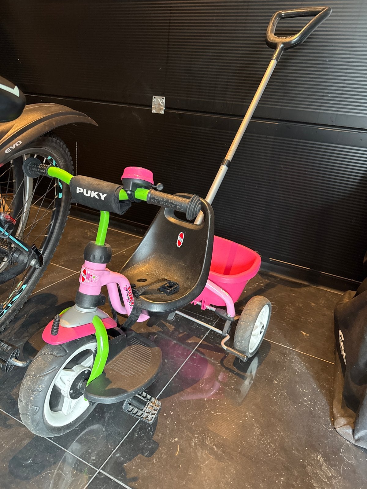 Puky driewieler met duwstang., Fietsen en Brommers, Ophalen, Gebruikt, Velgrem, Duwstang