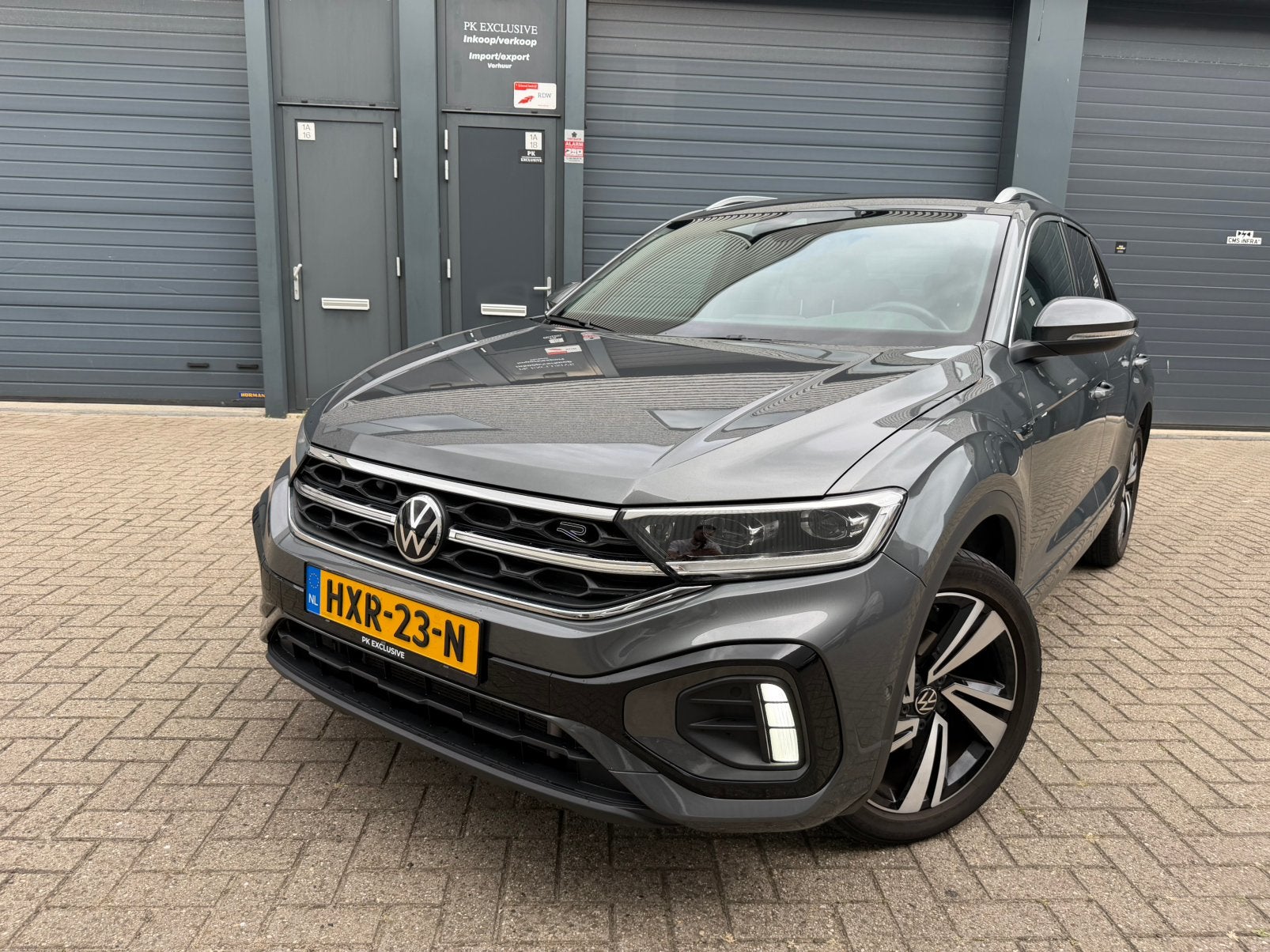 Volkswagen T-Roc 1.5 TSI 150pk 7-DSG 2024 Grijs, Auto's, Volkswagen, 1498 cc, 4 cilinders, Alcantara, Bedrijf
