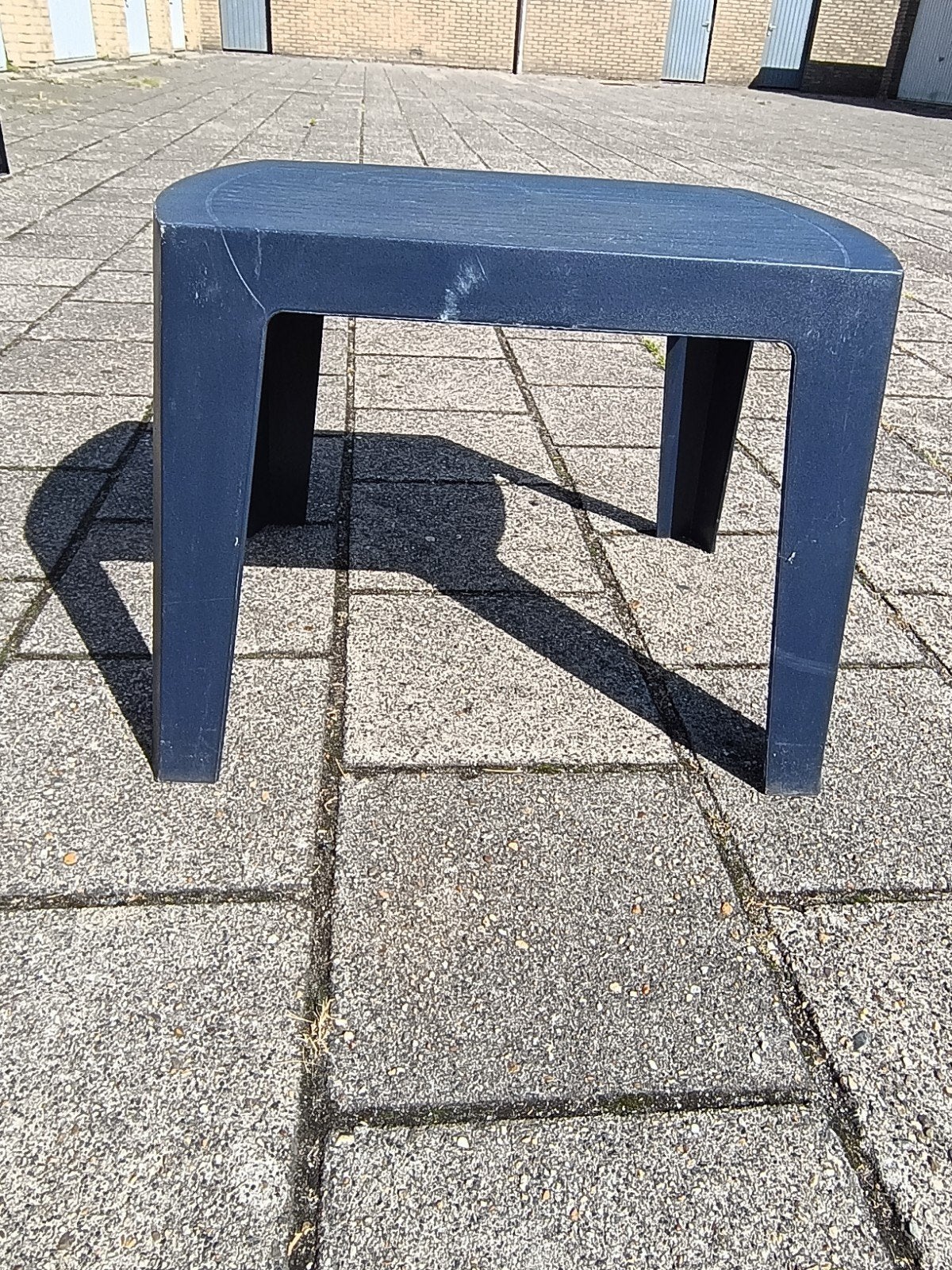 Donkerblauwe kunststof bijzettafel, Tuin en Terras, Ophalen, Gebruikt, Rechthoekig, Kunststof