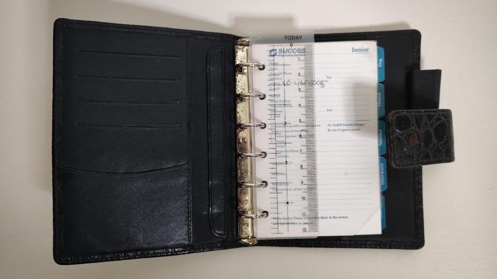 K542 agendaorganizer HENZO zwart croco model junior, -, -, Ophalen of Verzenden, Zo goed als nieuw