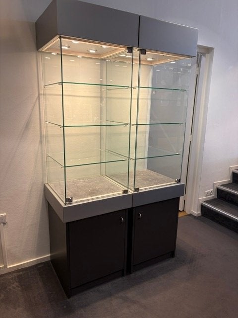 Vitrines Twee stuks, Ophalen, Minder dan 100 cm, Professioneel met sloten, 25 tot 50 cm