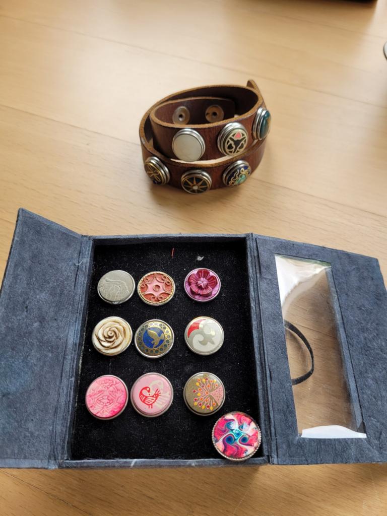 Noosa Amsterdam armband en studs, Gebruikt, Bruin, Leer, Ophalen of Verzenden