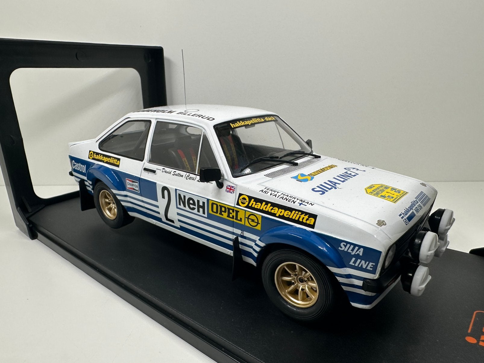 IXO 1:18 FORD ESCORT MK2 RS 1800 #2 RALLY ZWEDEN 1982 NIEUW, Ophalen of Verzenden, Nieuw, Auto, Overige merken