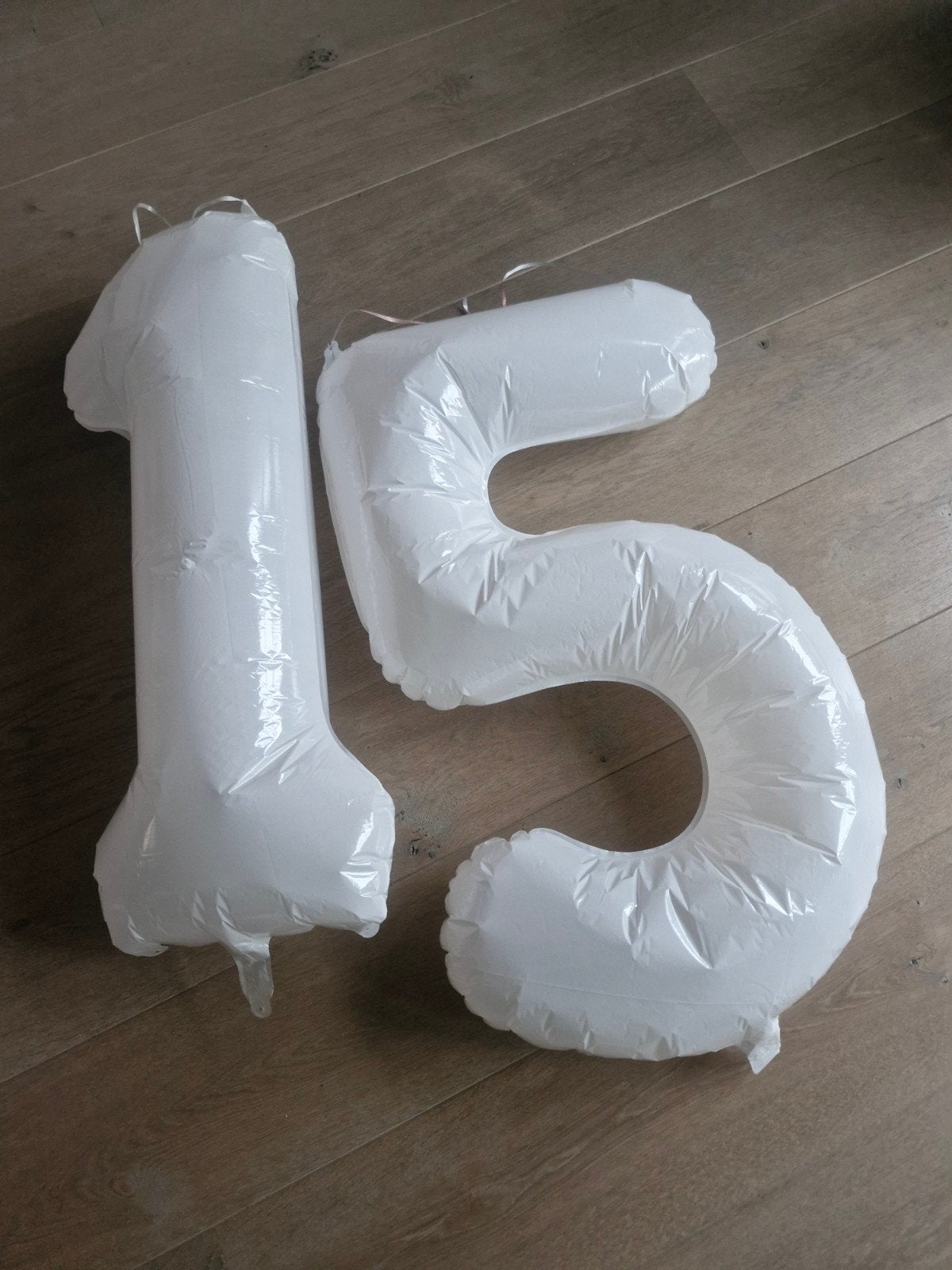 Witte 15 jaar cijfers gratis, Hobby en Vrije tijd, Feestartikelen, Ophalen, Gebruikt, Overige typen, Verjaardag
