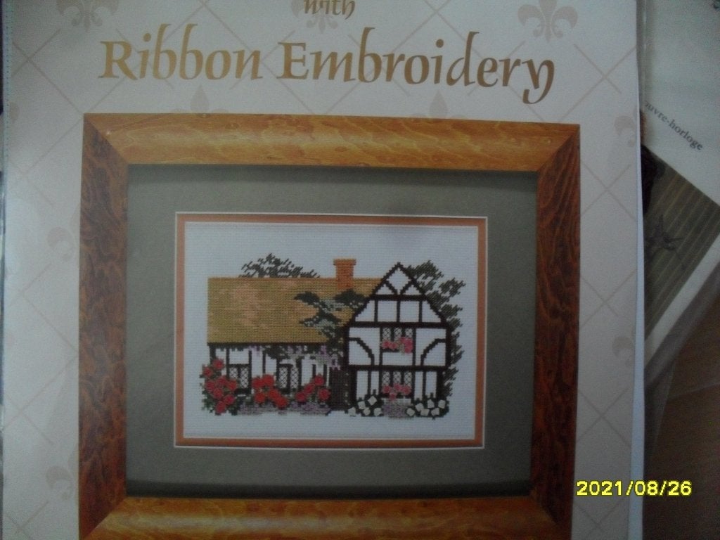 NIEUW, Borduurpakket, 1932 Timbered cottage. Verkoop ook DMC, Hobby en Vrije tijd, Ophalen of Verzenden, Nieuw, Handborduren, Borduurpakket