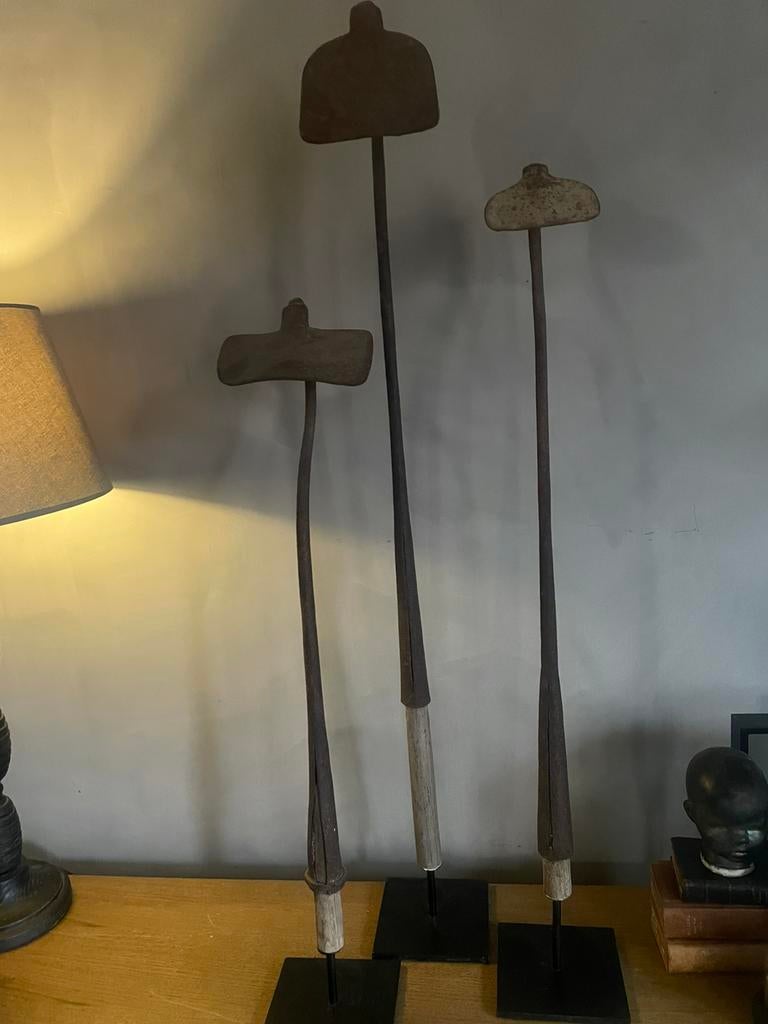 Set van 3 metalen schoffels op statief, Antiek en Kunst, Ophalen of Verzenden