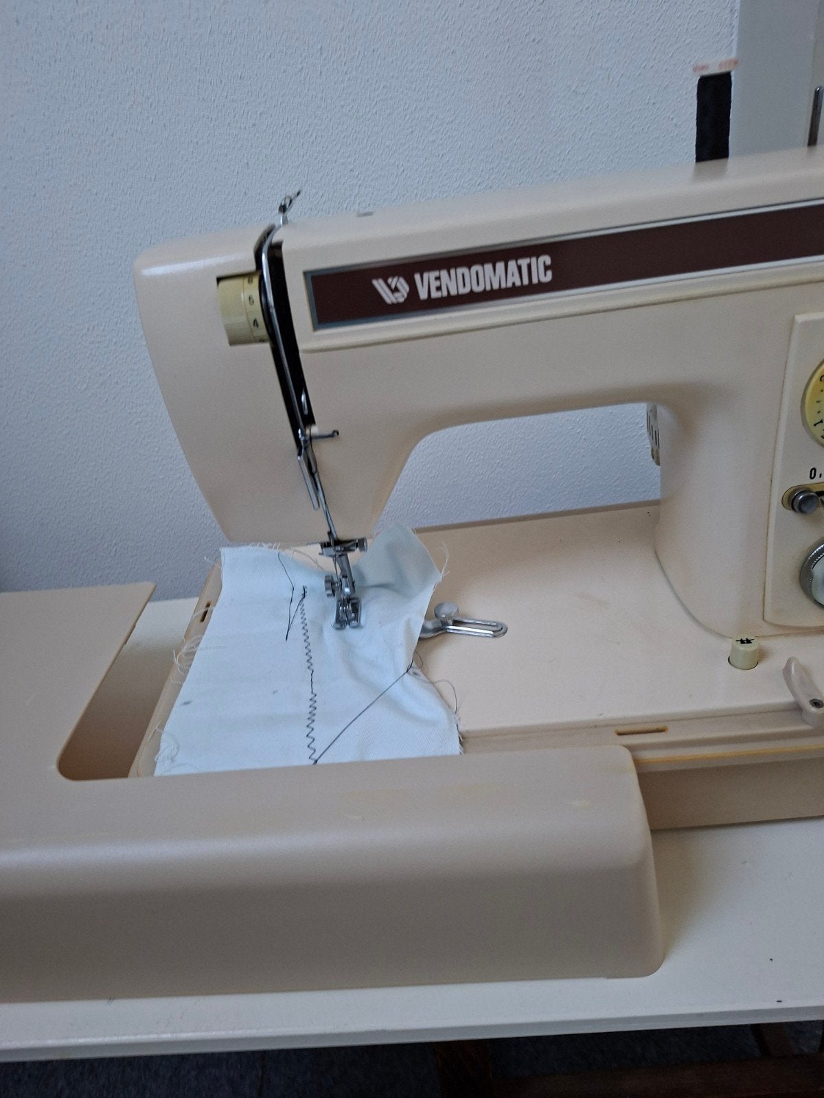 Degelijke naaimachine van VENDOMATIC, Ophalen, Gebruikt, Naaimachine, Overige merken