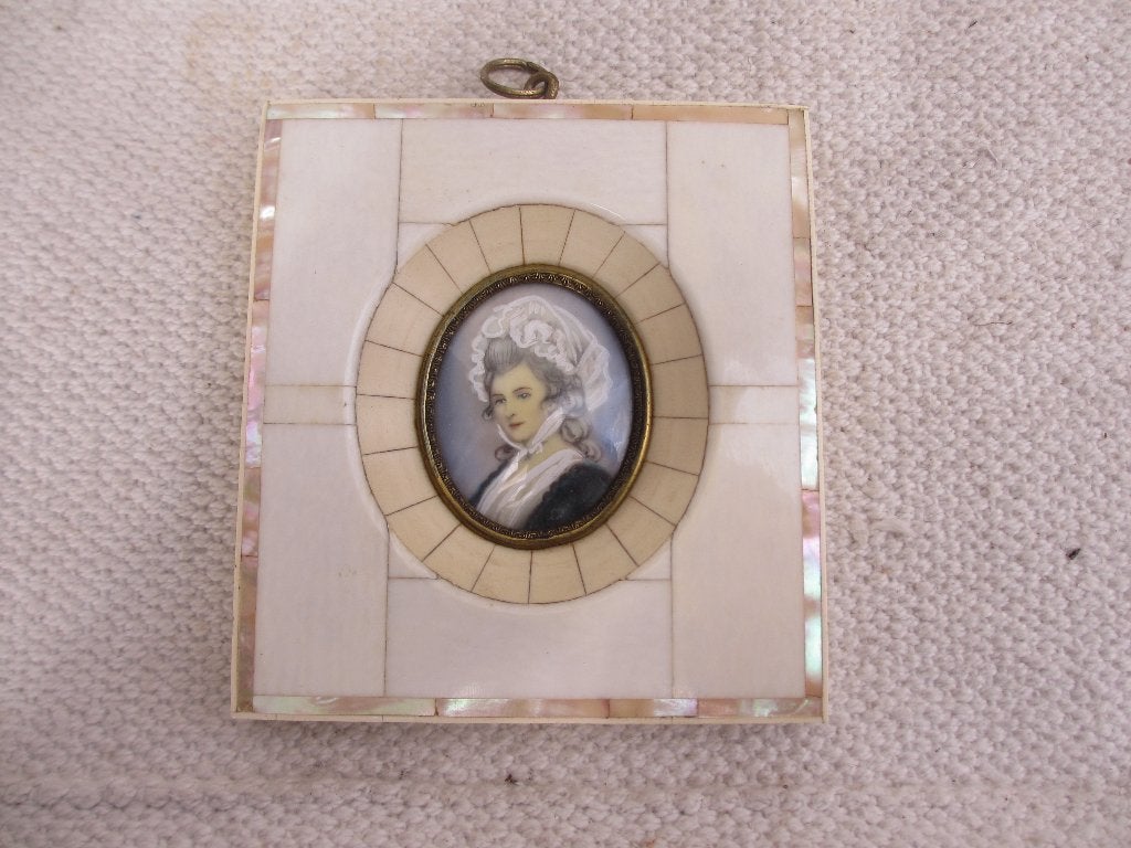 Twee antieke MINIATUREN Schilderij Portret Dame Vrouw, Portret of Personen, Olieverf, Klassiek, Papier