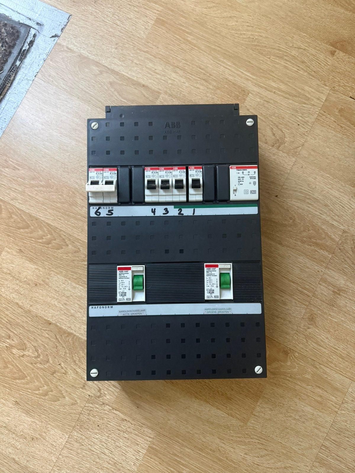Abb groepenkast, Hobby en Vrije tijd, Elektronica-componenten, Ophalen, Zo goed als nieuw