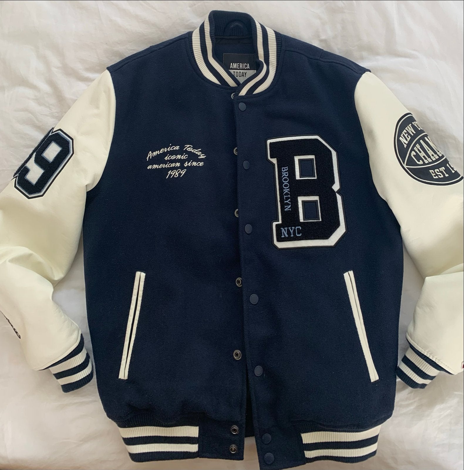 America Today Varsity Jacket Brooklyn Maat M, Kleding | Heren, Ophalen, Zo goed als nieuw, Maat 48/50 (M), Blauw