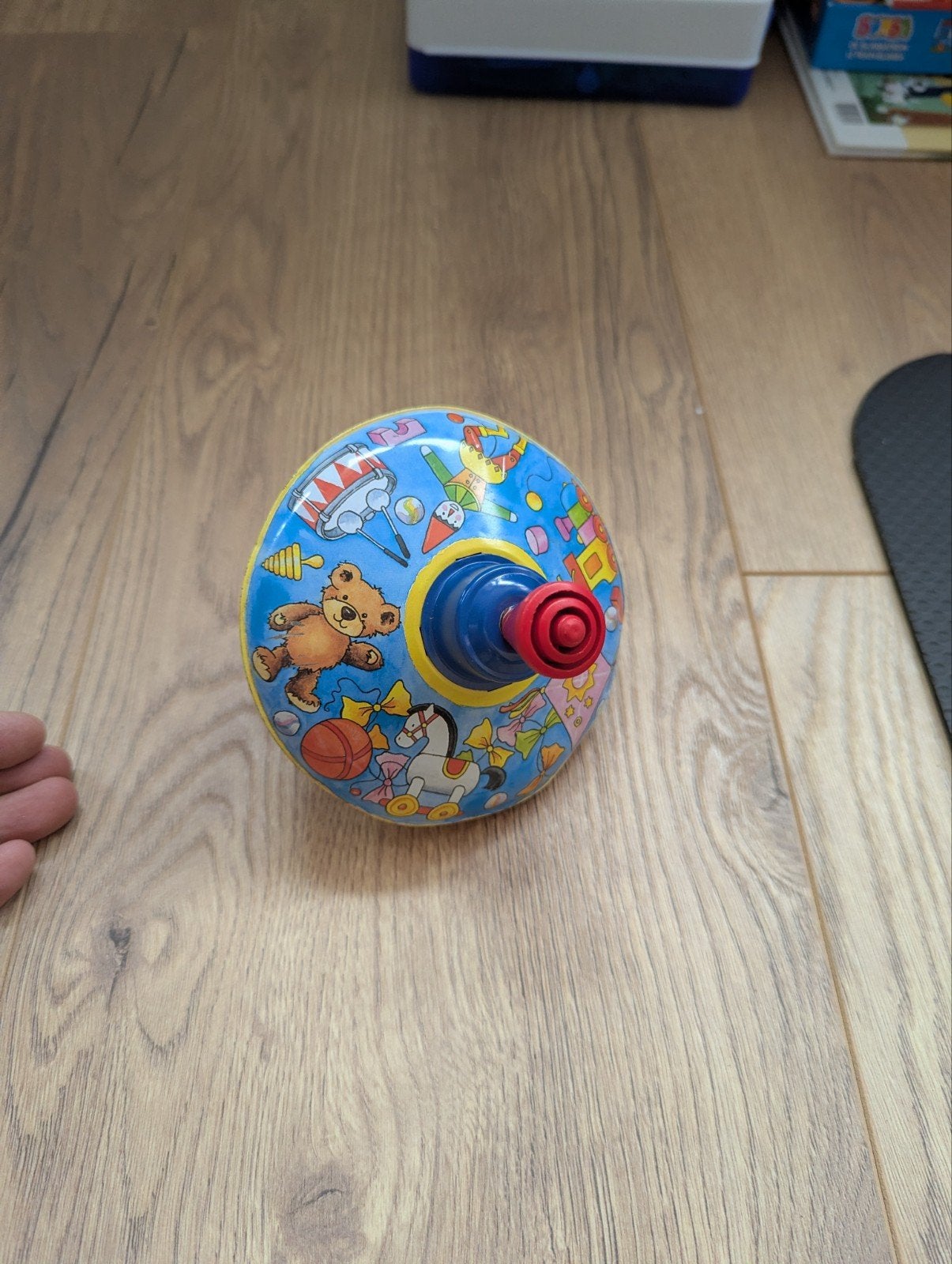 Kleurrijke draaitol met dieren en figuren, Kinderen en Baby's, Ophalen of Verzenden, Gebruikt, Jongen of Meisje