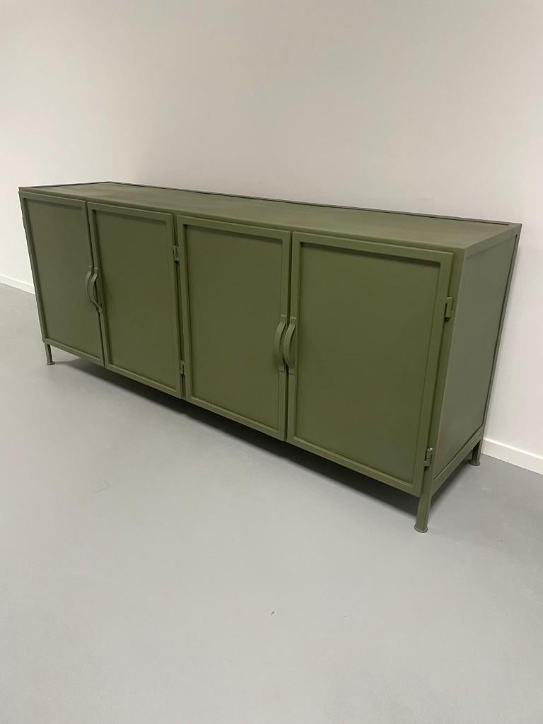 Dressoir Metaal 180 breed 4 deurs groen voorraad actie prijs, Huis en Inrichting, Kasten | Ladekasten, Metaal dressoir  groen 4 deuren snel te leveren laagste prijs