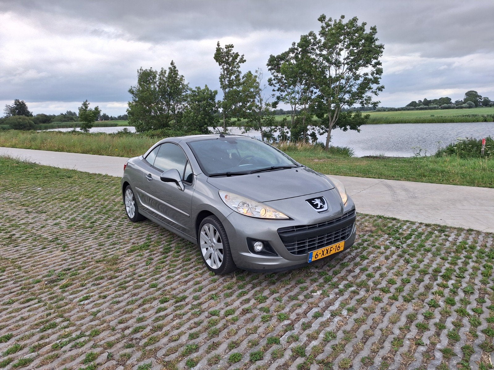 Peugeot 207 1.6 16V CC 88KW 2009 Grijs, Auto's, Voorwielaandrijving, Zwart, 4 cilinders, Cabriolet
