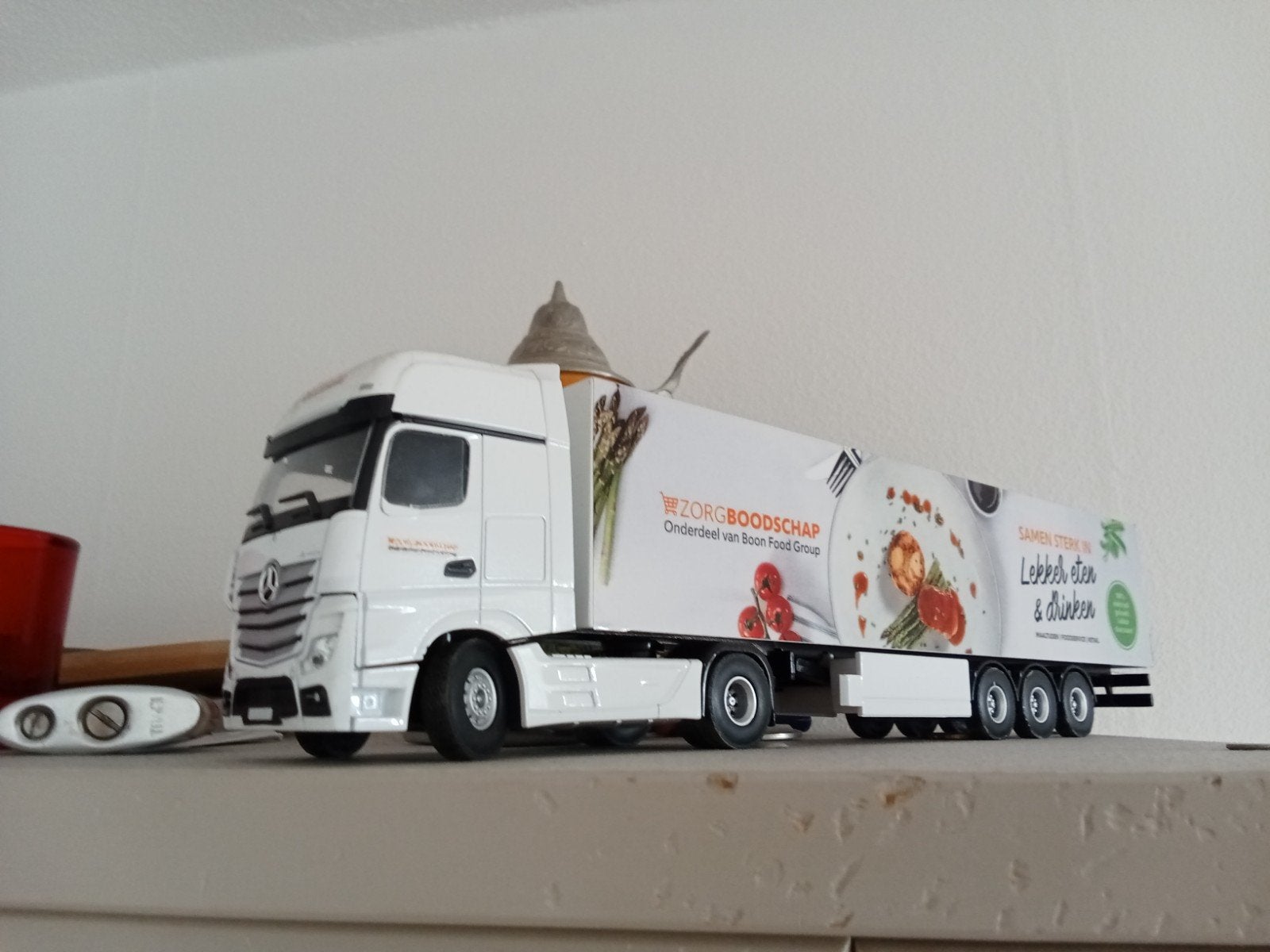 Mercedes-Benz Actros Zorgboodschap modelvrachtwagen, 1:32 tot 1:50, Zo goed als nieuw, Truck, Ophalen