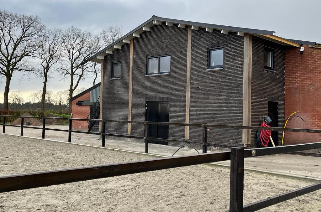 Pensionstalling beschikbaar, Stalling, 2 of 3 paarden of pony's