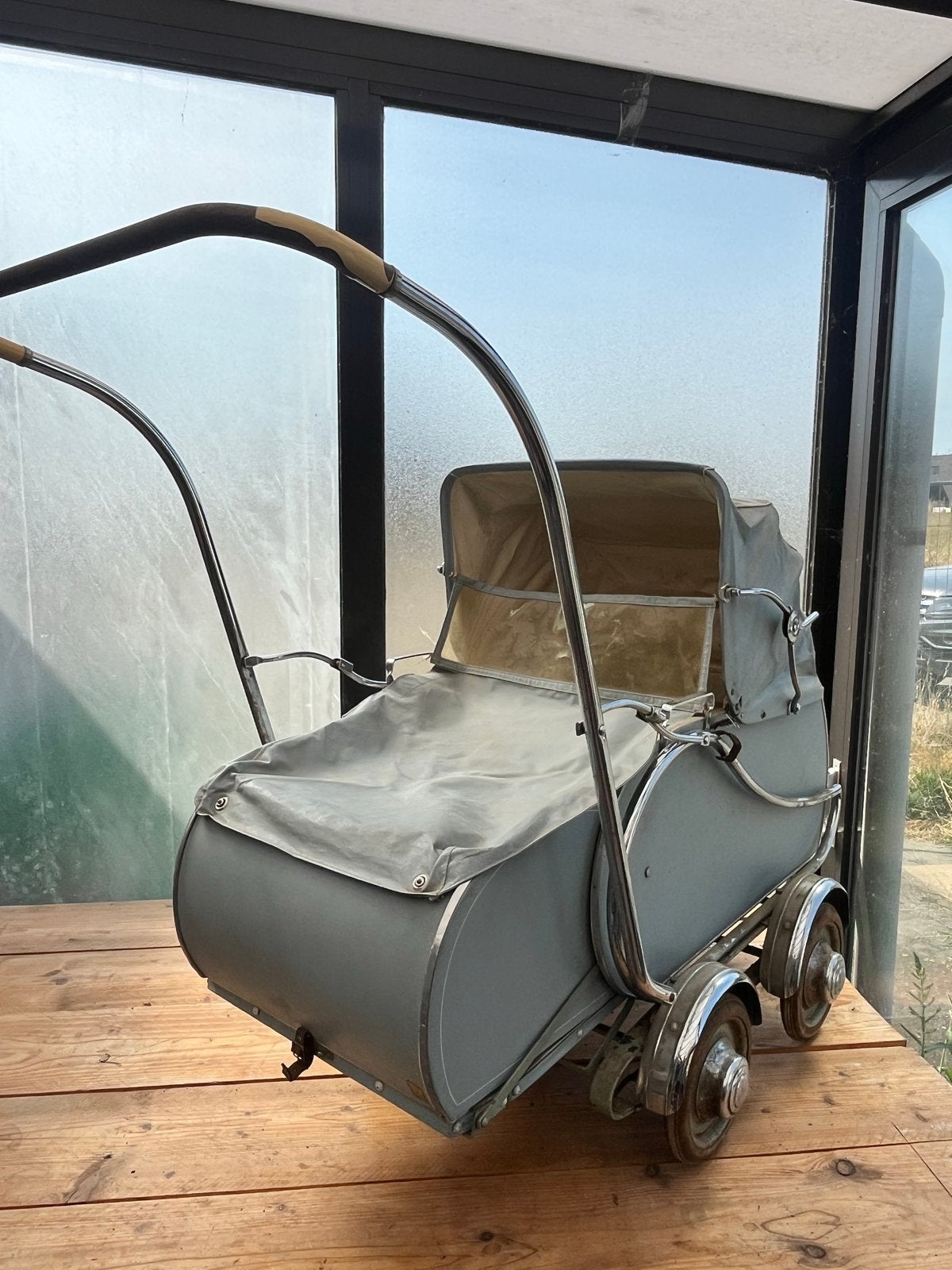 Antieke kinderwagen J. Ackermans-Heuts Maastricht, Ophalen