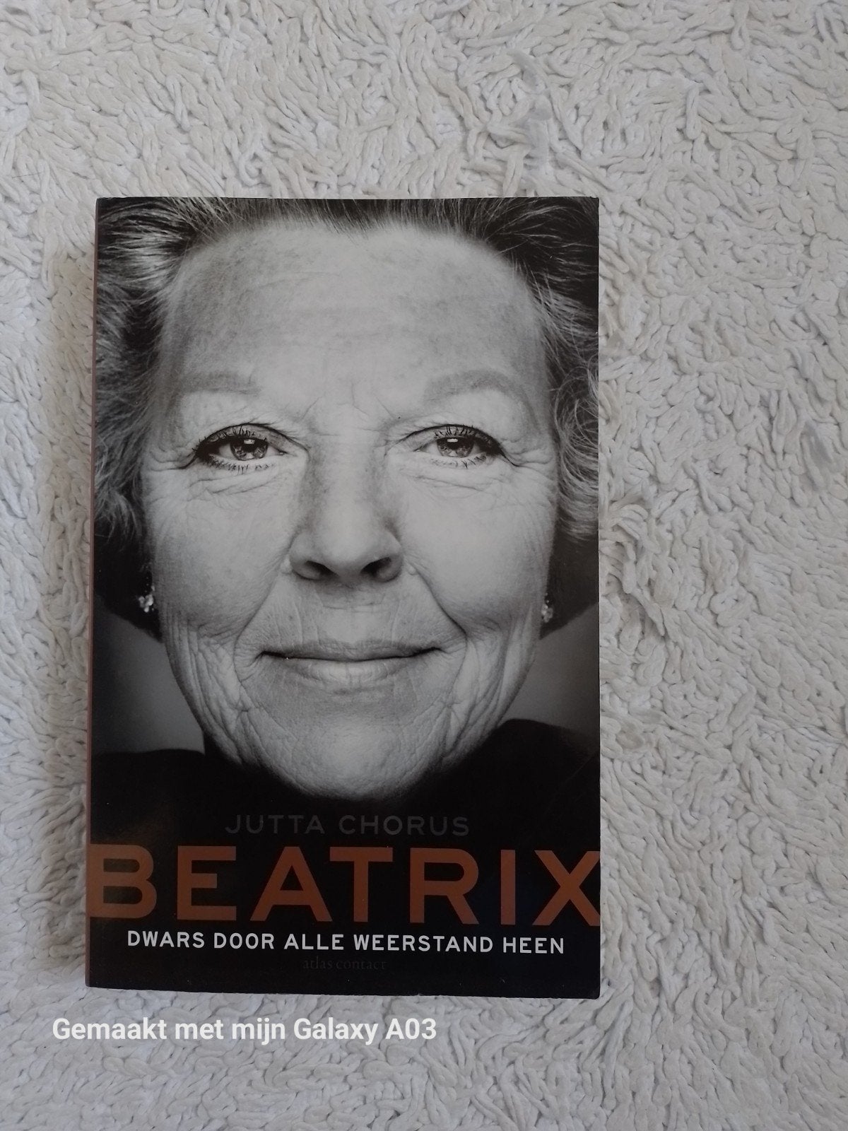 Beatrix: Dwars door alle weerstand heen - Jutta Chorus, Boeken, Ophalen of Verzenden, Zo goed als nieuw, Jutta Chorus, Politiek