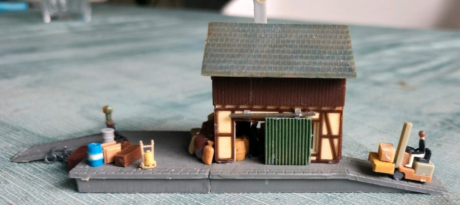 Klein goederenloods diorama spoor N, Ophalen of Verzenden, Gelijkstroom of Wisselstroom, Brug, Tunnel of Gebouw, Overige merken