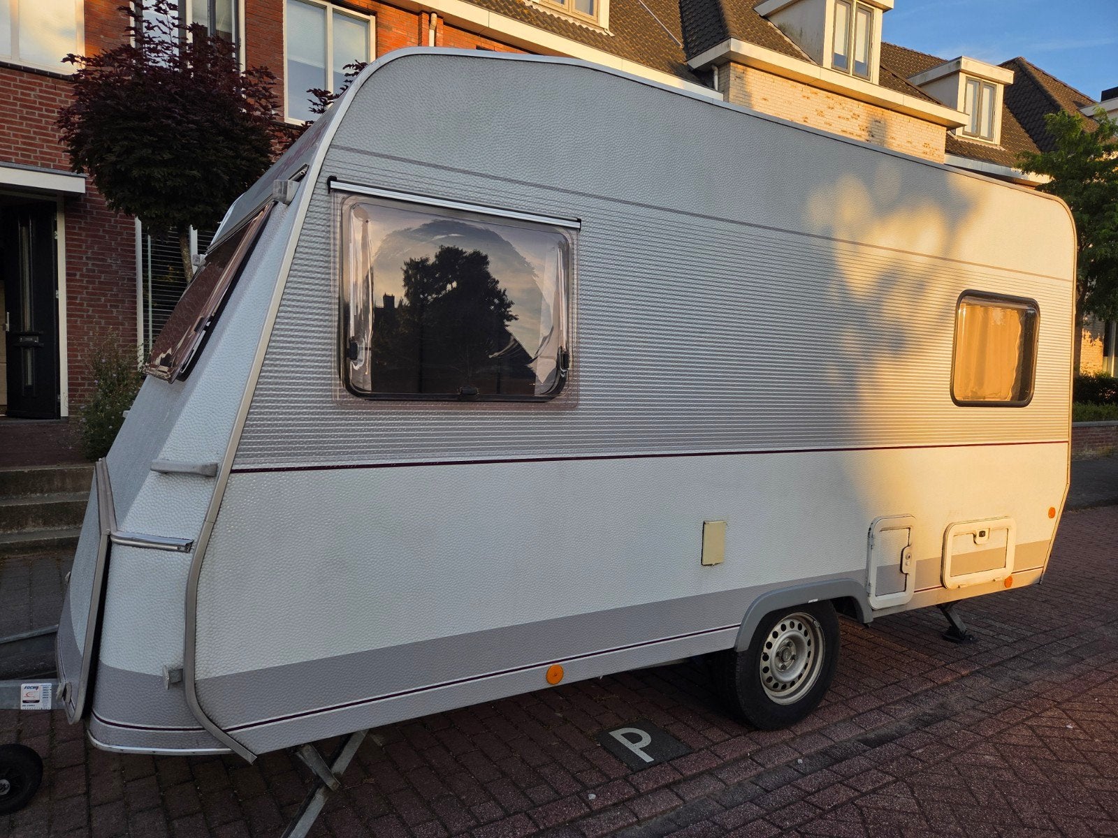 Lichtgewicht gezellige Dethleffs Family (evt met stalling), Caravans en Kamperen, Koelkast, Treinzit, Particulier, Dethleffs
