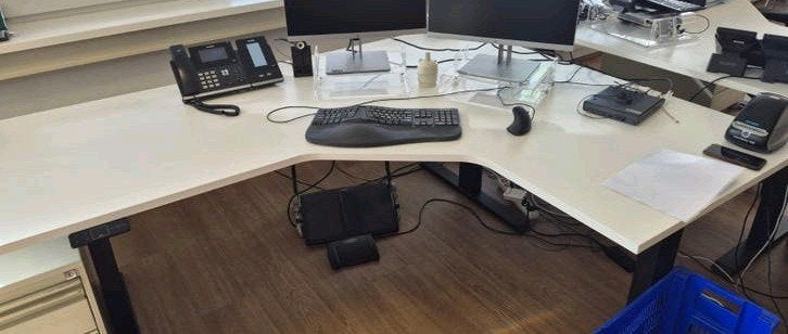 Modern hoekbureau - Ideaal voor thuiskantoor of kantoor, Ophalen, Gebruikt, Spaanplaat of MDF, Hoekbureau