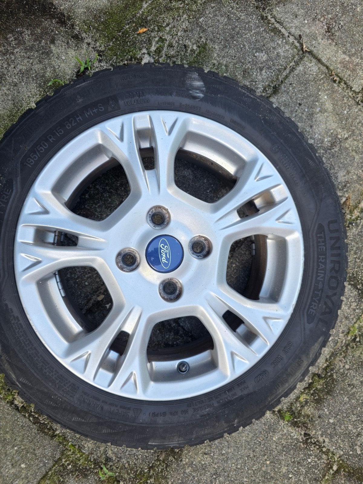 velgen met banden Ford Fiesta 195-50-r15, Ophalen, Gebruikt, Ford