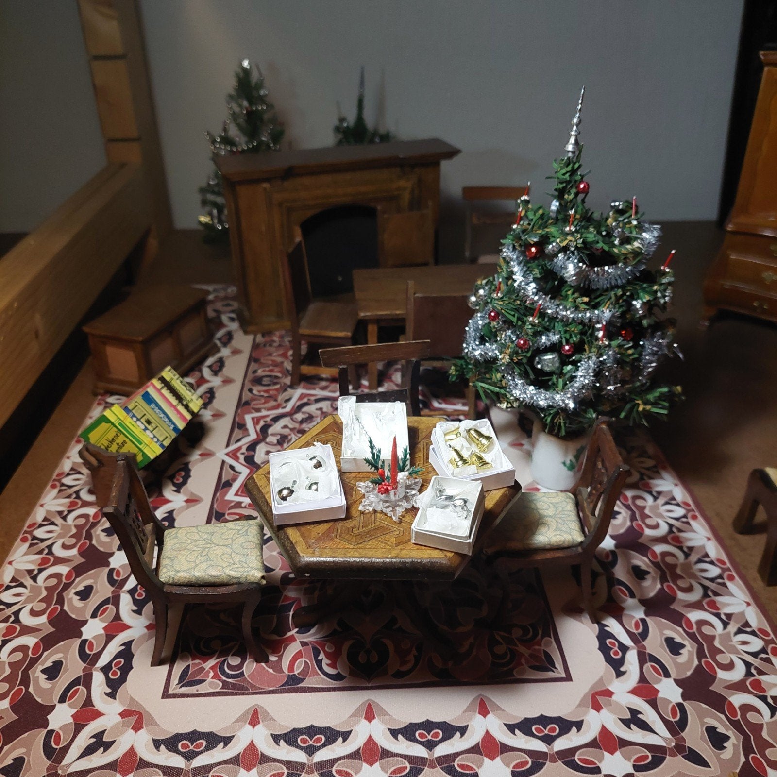 kerstballen   klok voor poppenhuis, Ophalen of Verzenden, Poppenhuis