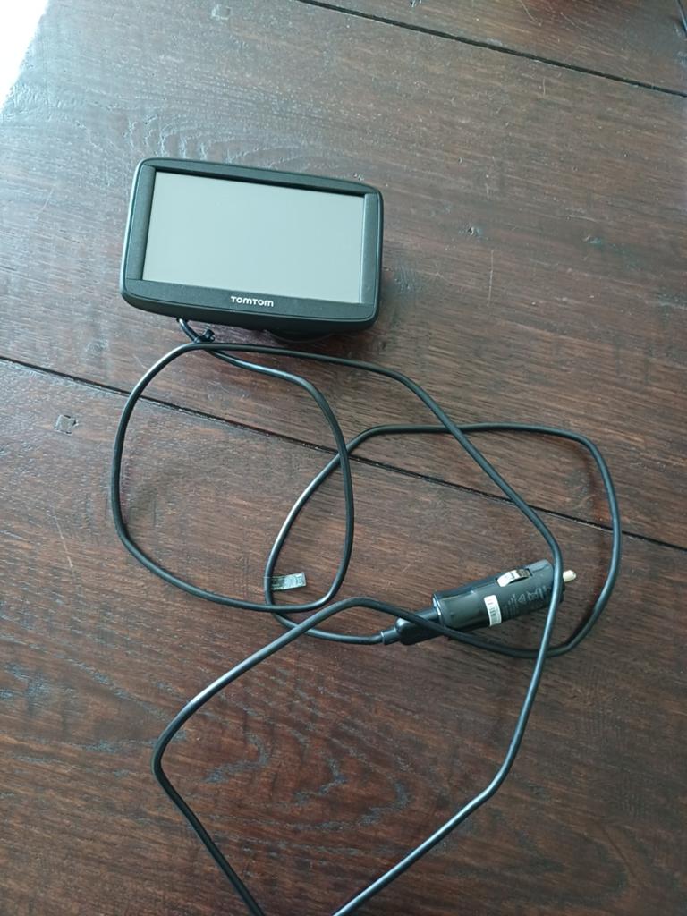 TomTom navigatiesysteem met autolader, Ophalen, Gebruikt