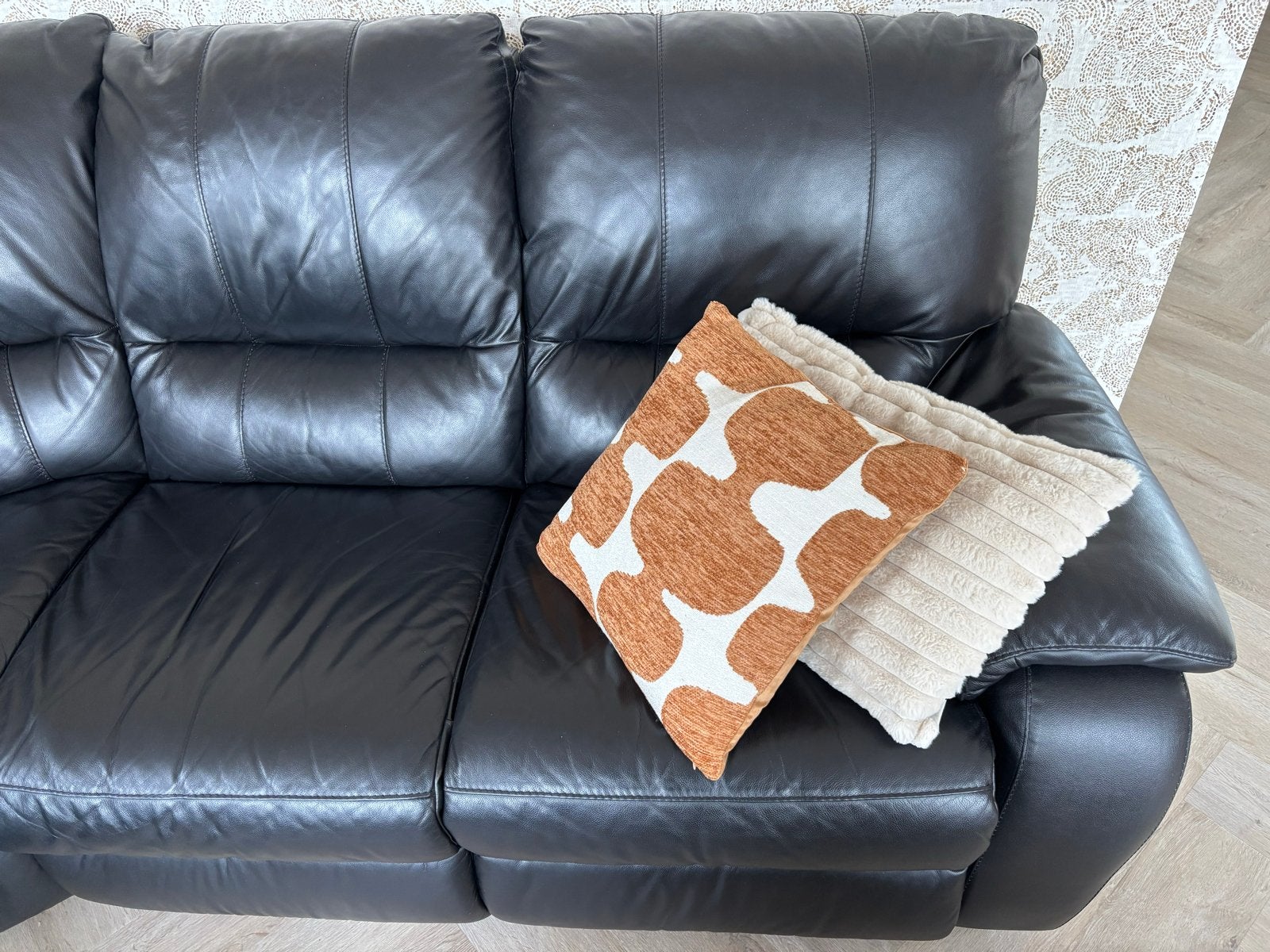 Luxe zwart leren hoekbank met relaxfunctie en hocker, Ophalen, Modern., Gebruikt, Hoekbank