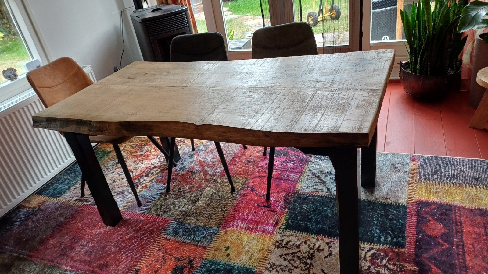 Foto 5 van Robuuste eethoek met tafel en 6 stoelen in 3 kleuren