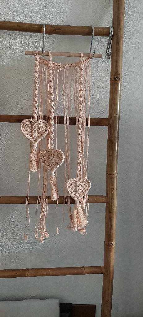 Handgemaakte Macramé Wandhanger met Hartjes, 65 cm, Textiel, Nieuw, Ophalen of Verzenden