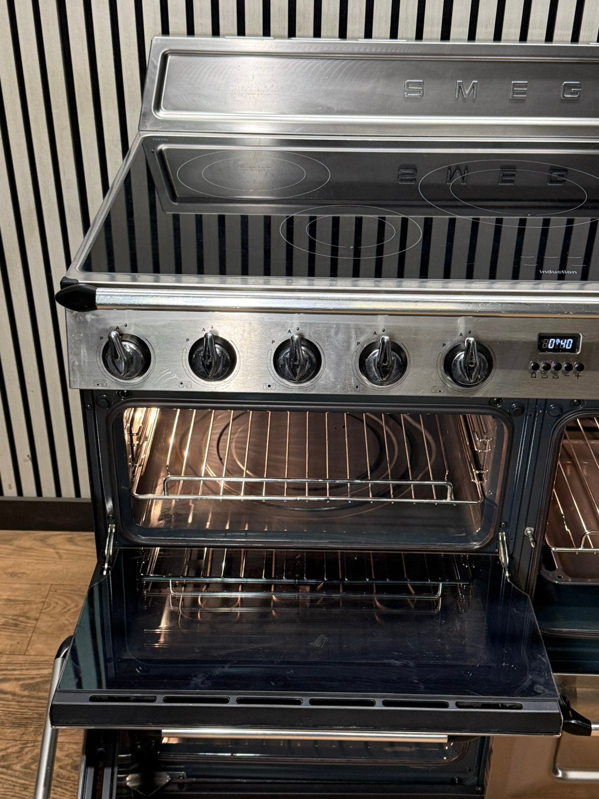 Luxe Smeg INDUCTIE Fornuis RVS met 3 ovens 110 cm, Witgoed en Apparatuur, Fornuizen, Fornello Esperta, Ophalen of Verzenden, Zo goed als nieuw