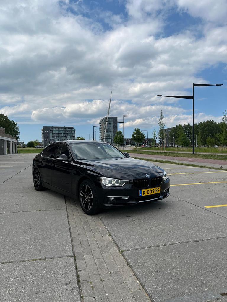 BMW 3-Serie 1.6 316I 2013 Zwart, Auto's, 1360 kg, 4 cilinders, Zwart, 75 €/maand