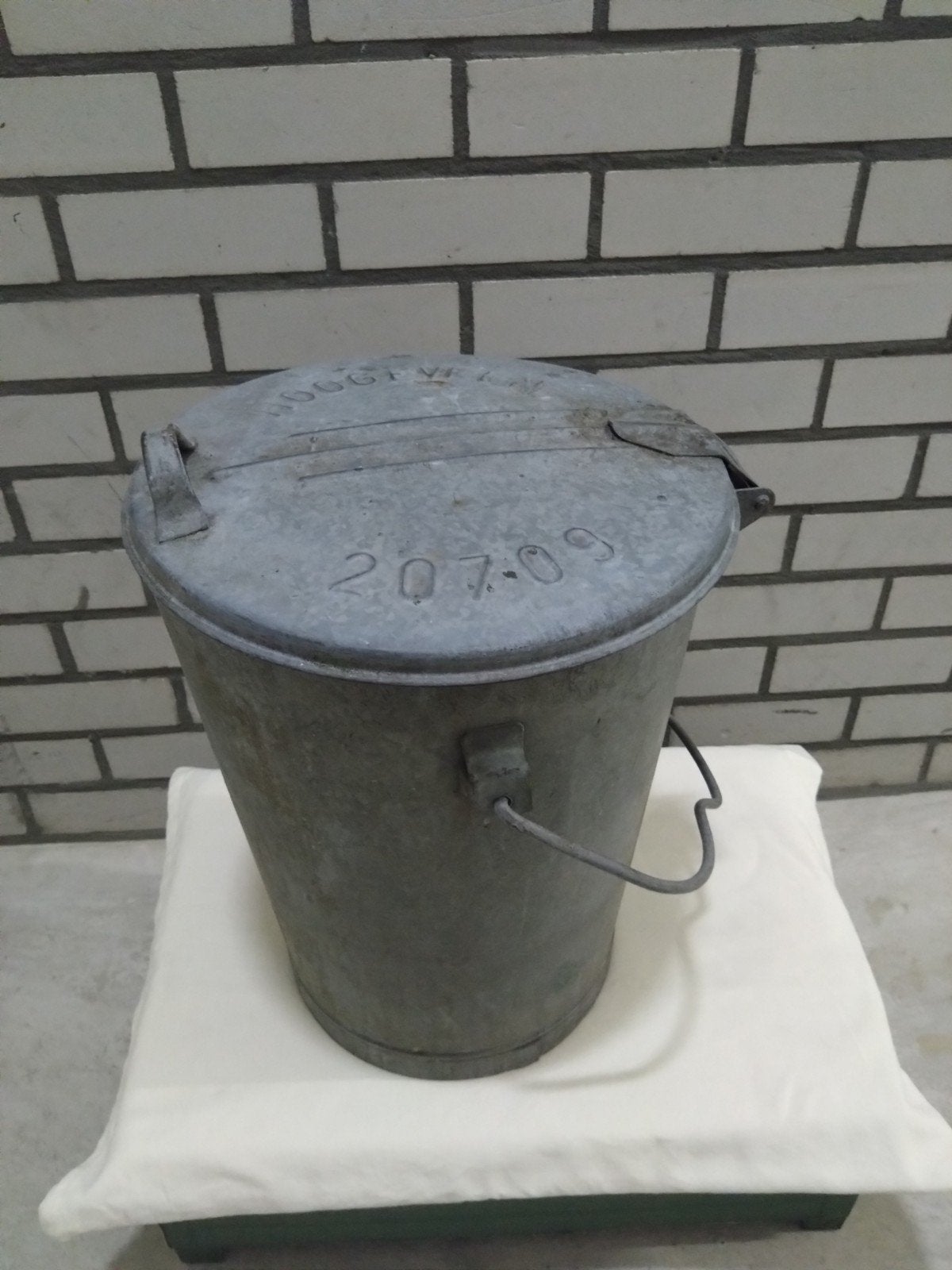 Zinken emmer met deksel - Hoogeveen 207.09, Ophalen of Verzenden, Gebruikt, Metaal