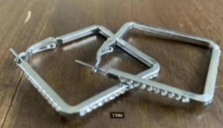 Vierkante zilverkleurige ring-oorbellen met steentjes, Ophalen of Verzenden, Zo goed als nieuw, Zilver, Overige materialen