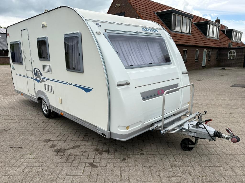 Knappe Adria - MOVER + Voortent, Rondzit, 2 aparte bedden, Particulier, Adria