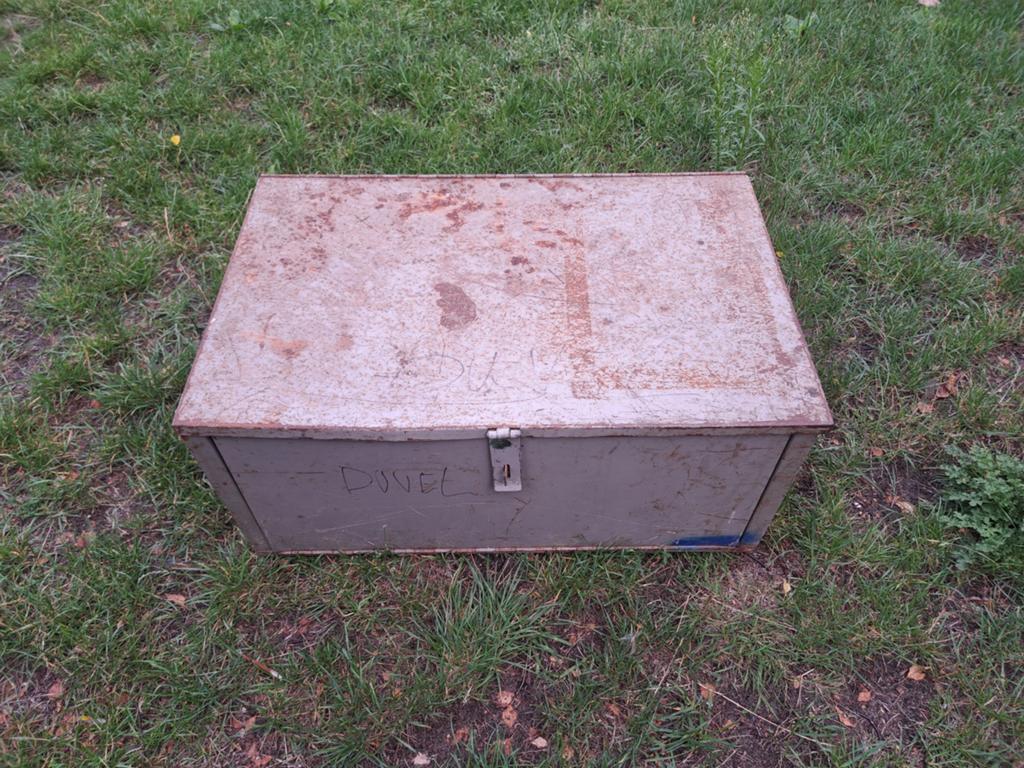 Degelijke afsluitbare stalen kist, uitbreidbaar met laden, Ophalen of Verzenden, Landmacht, Nederland, Kist of Geocache
